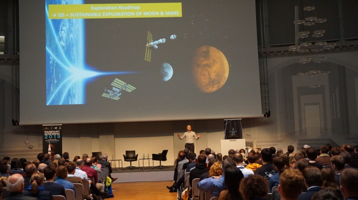 Matthias Maurer auf der Raumfahrtkonferenz 2019