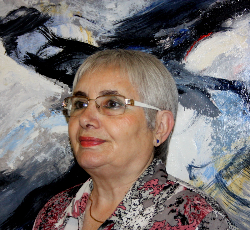  Aurora Valero vor einem ihrer Gemälde